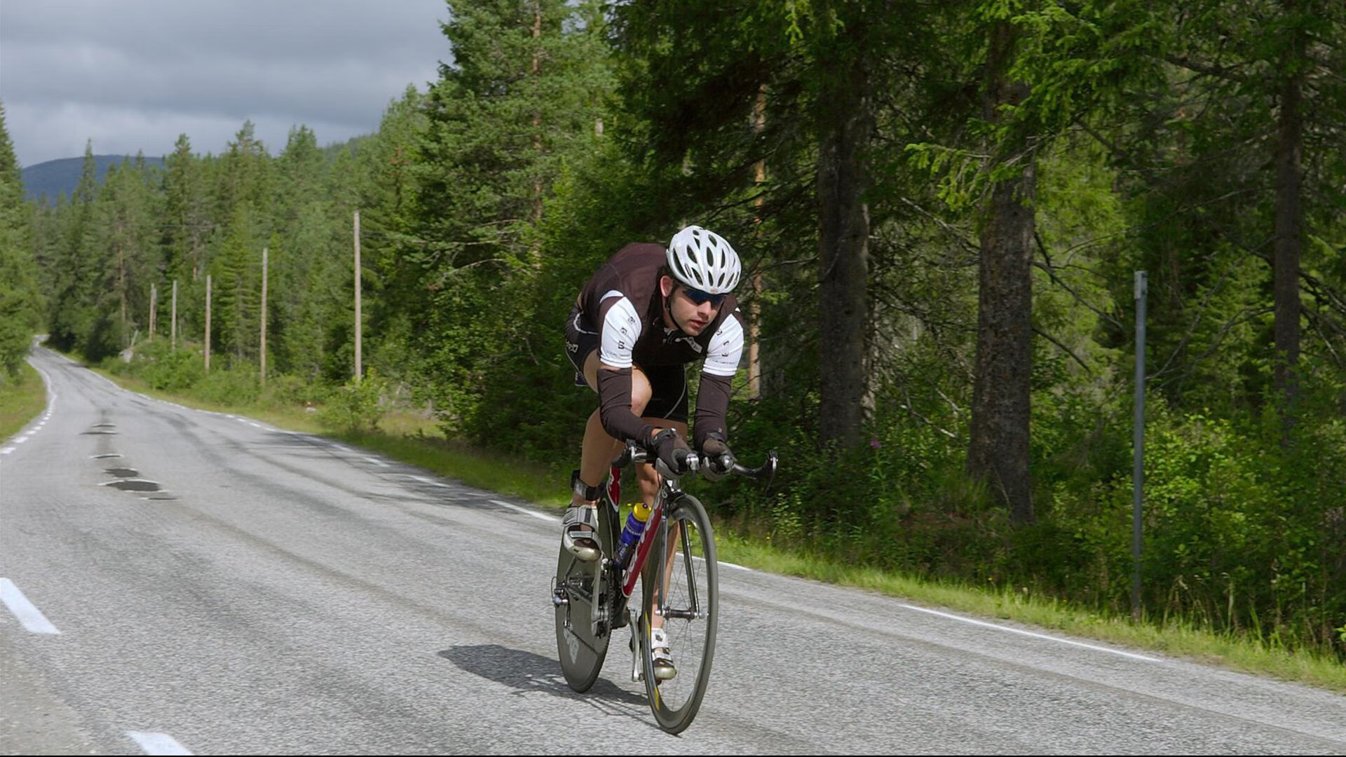 世界赛车2026年拉力赛将强制安装车载双向救援通讯系统